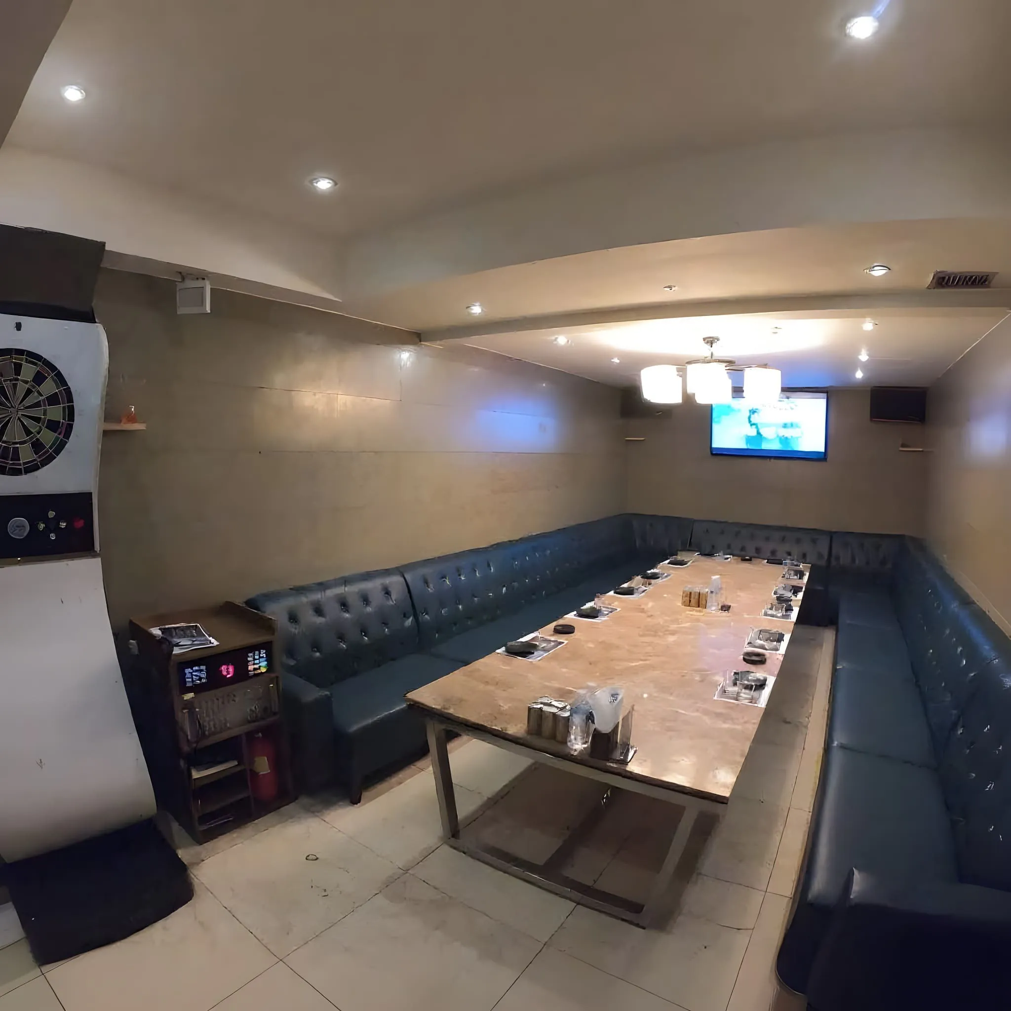 강남 달토 런닝래빗 입구 외관